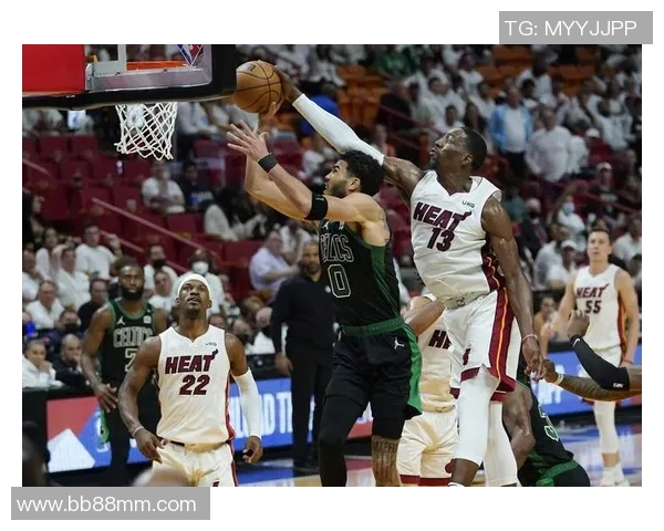 10月31日凯尔特人对决热火精彩赛事回顾与分析 10月31日凯尔特人对决热火精彩赛事回顾与分析