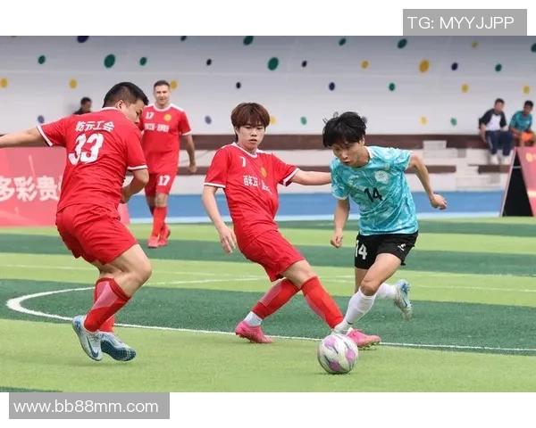 一夫当关中国队迎战关岛队全力争胜展现实力与团结精神